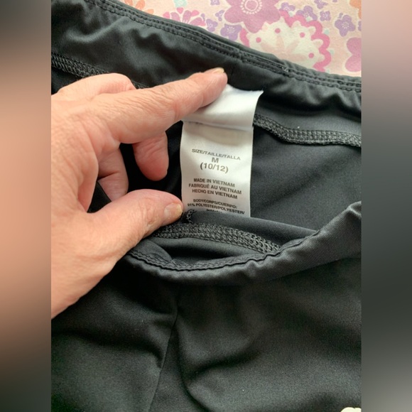 ADIDAS black crop athletic leggings size Medium - Picture 4 of 5